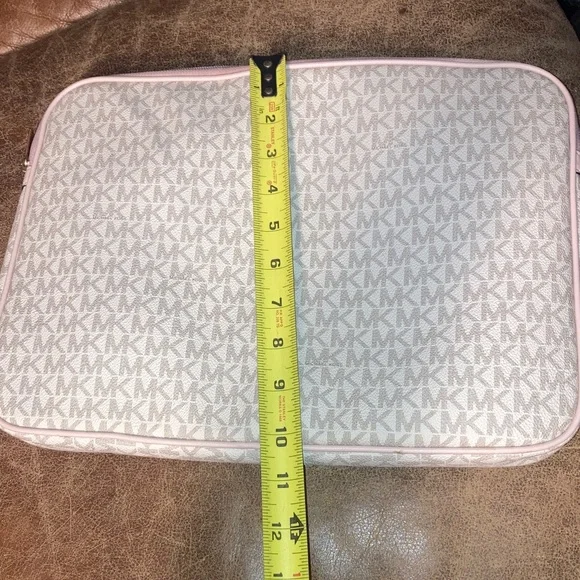 Michael Kors Blush and Cream Laptop Case - Picture 8 of 9